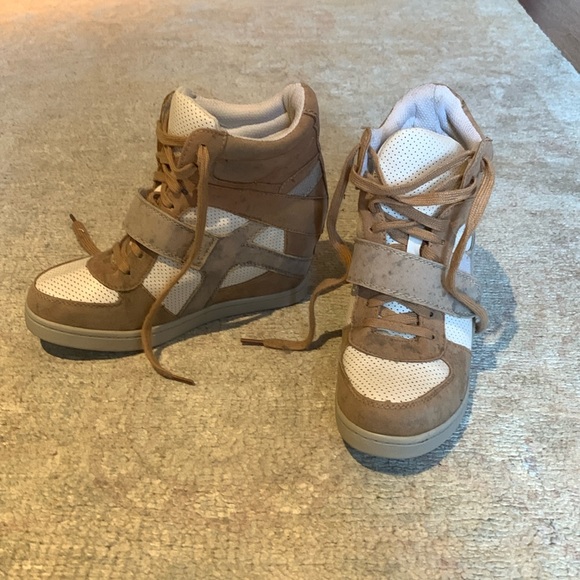 Sneakers with heel - Picture 1 of 1